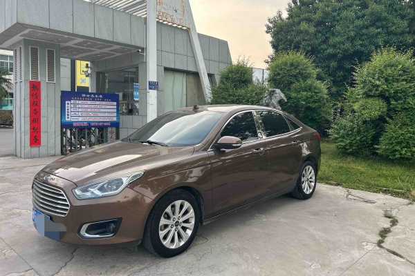 Used 2015 Ford Focus sedan, 100000 KM mileage